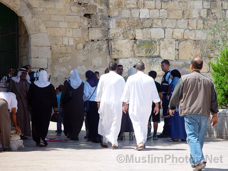 Police guarding the entrance of Al Aqsa