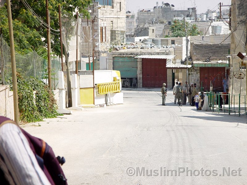 Checkpoint near the Ibrahimi mosque