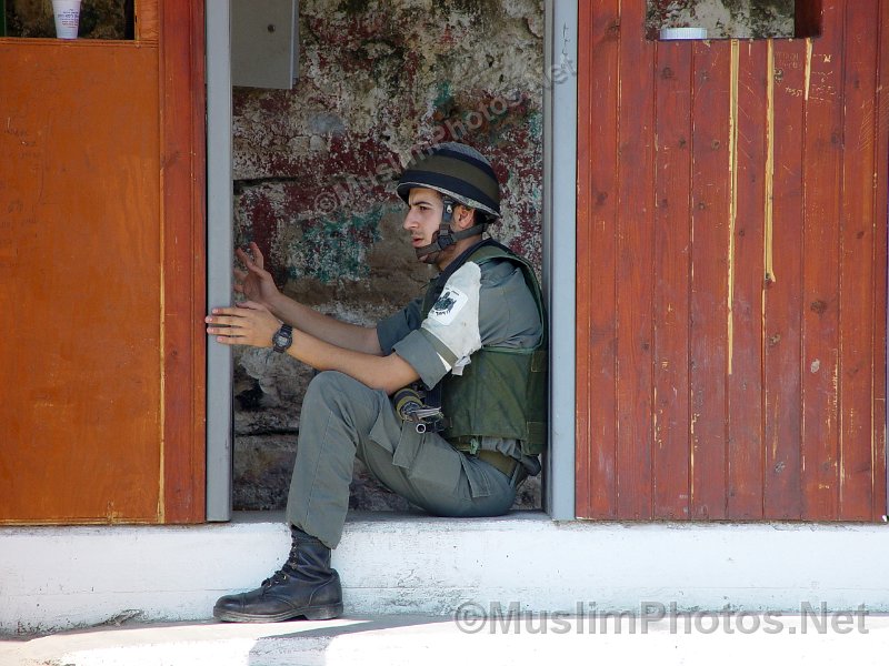 Checkpoint near the Ibrahimi mosque