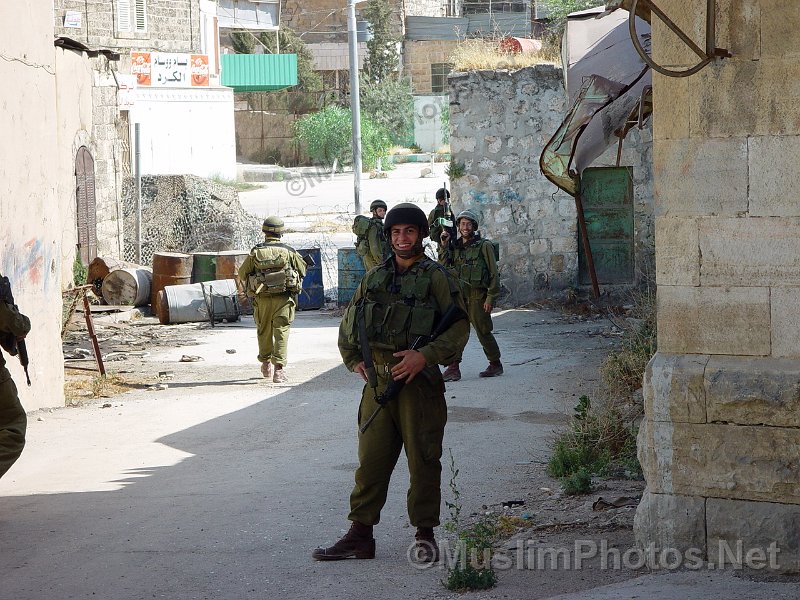 Checkpoint near the Ibrahimi mosque